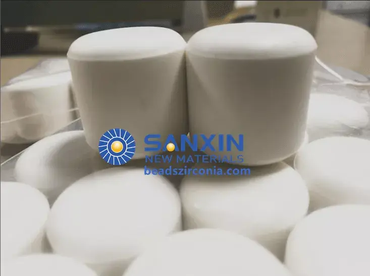 Ceramic wear-resistant liners